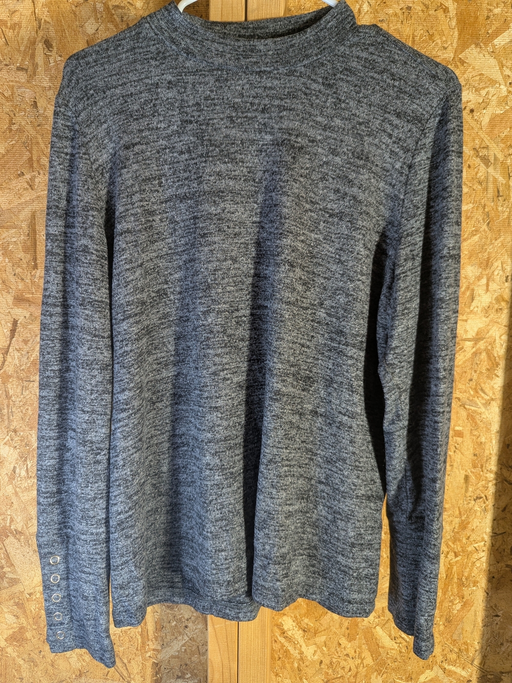 Women's Gray Long-Sleeve Knit Sweatshirt With 5 Button Sleeves